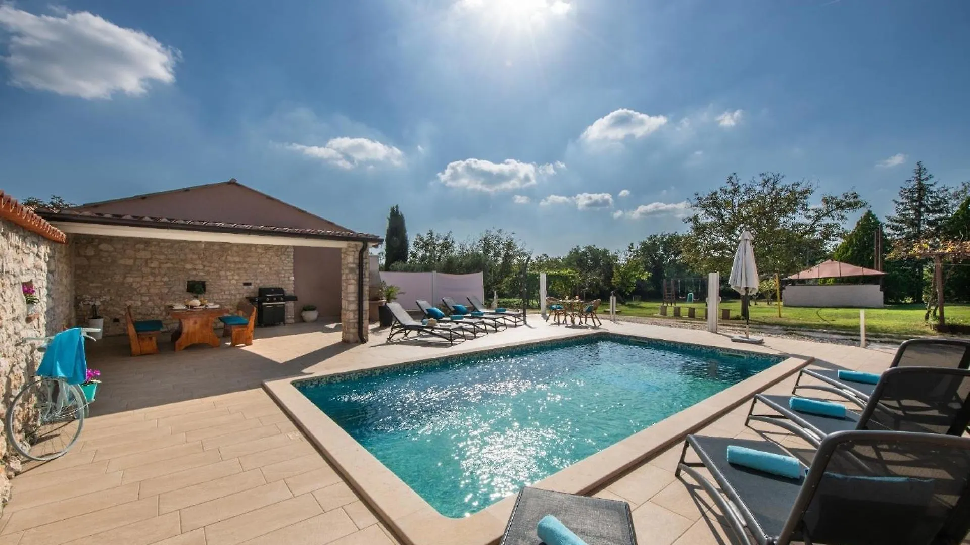 Ferienhaus Mit Privatpool Fuer 10 Personen Ca 200 Qm In Belavici, Istrien Bucht Von Rasa Hreljići Tatil Evi