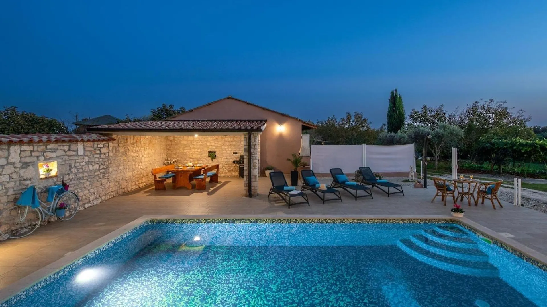 Ferienhaus Mit Privatpool Fuer 10 Personen Ca 200 Qm In Belavici, Istrien Bucht Von Rasa Hreljići