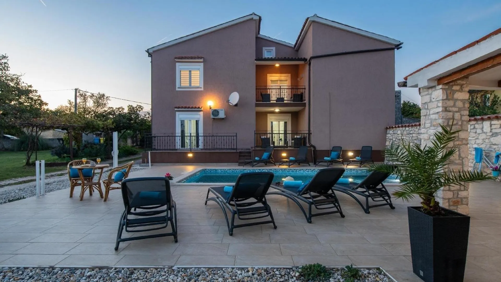 Ferienhaus Mit Privatpool Fuer 10 Personen Ca 200 Qm In Belavici, Istrien Bucht Von Rasa Hreljići