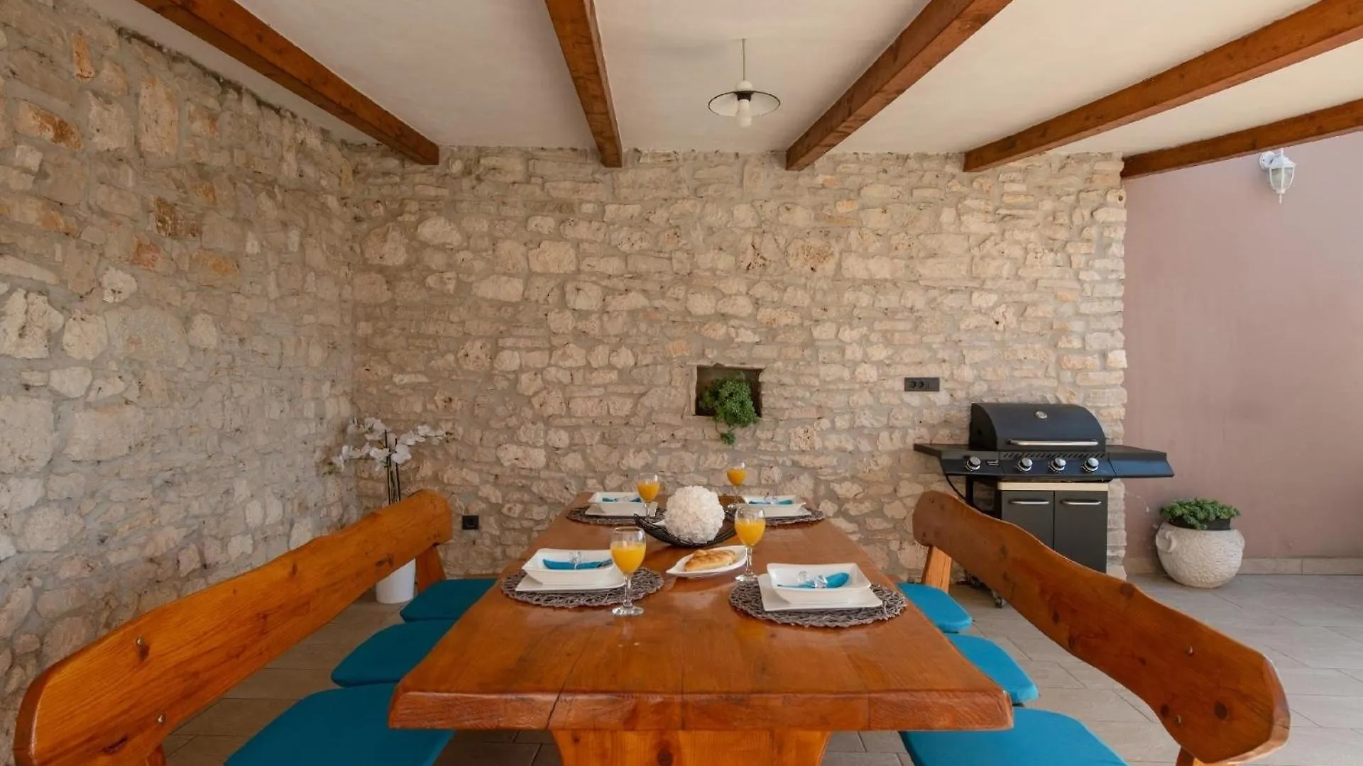 Ferienhaus Mit Privatpool Fuer 10 Personen Ca 200 Qm In Belavici, Istrien Bucht Von Rasa Hreljici Holiday home